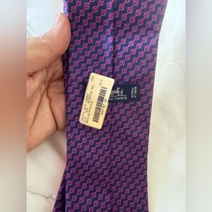 Men’s Hermes Pink chain tie. Never worn. With box